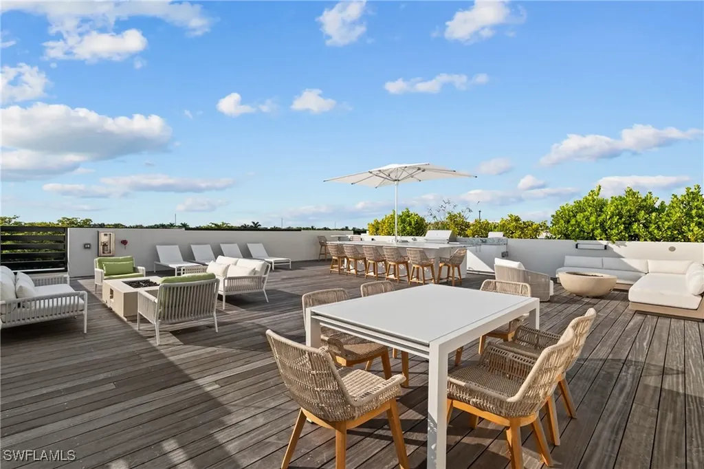 82 9th Street S Naples FL 34102