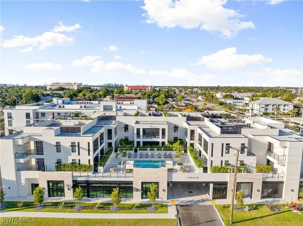 82 9th Street S Naples FL 34102