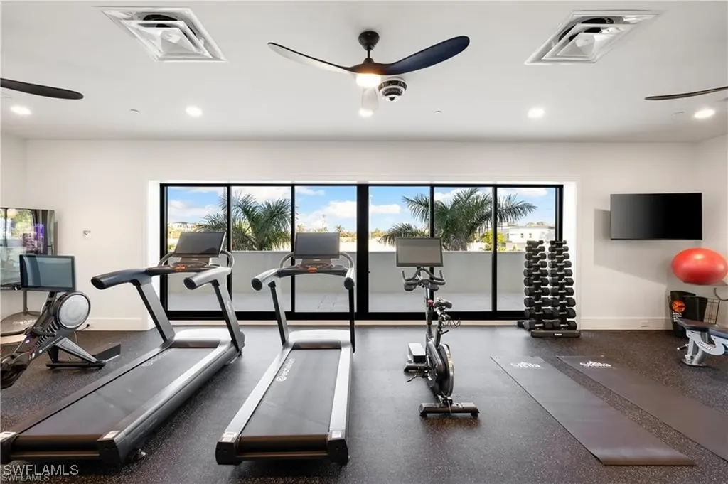 82 9th Street S Naples FL 34102