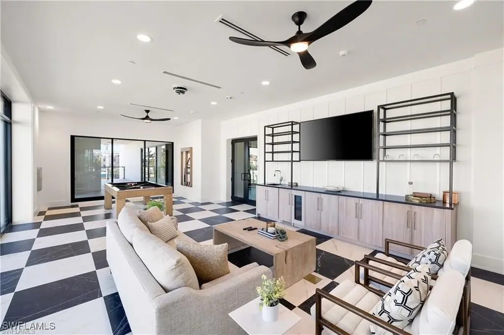 82 9th Street S Naples FL 34102