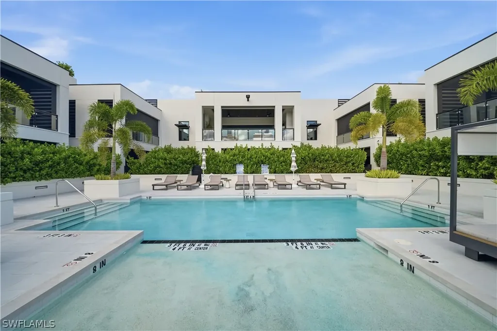 82 9th Street S Naples FL 34102