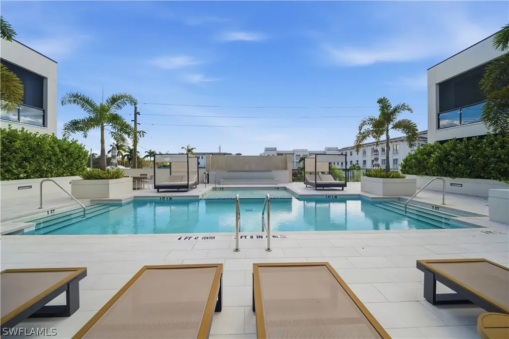82 9th Street S Naples FL 34102