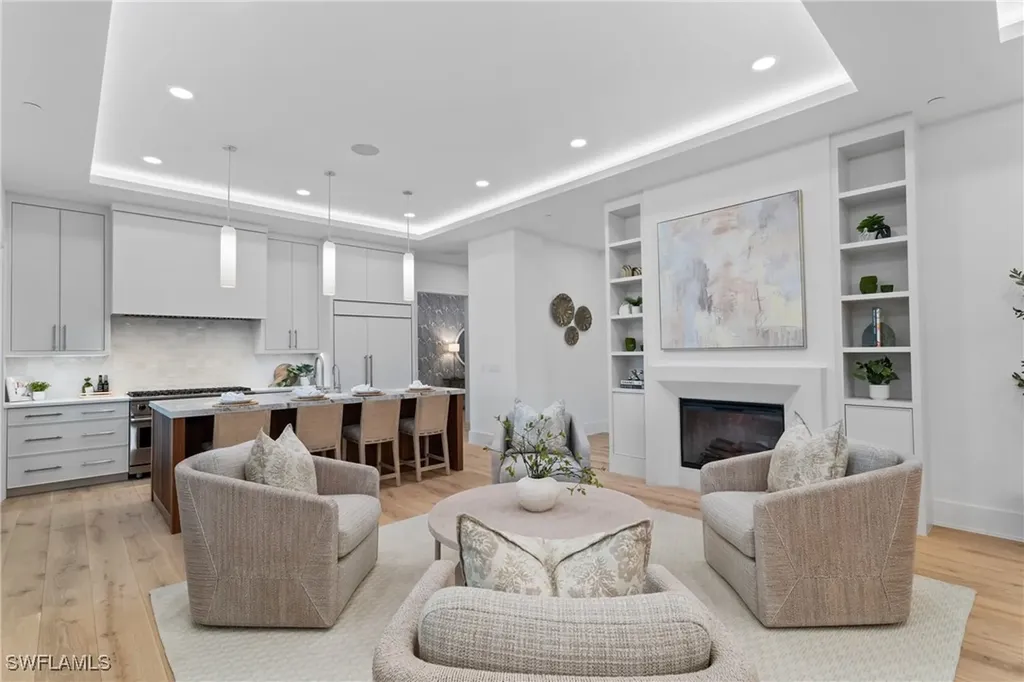 82 9th Street S Naples FL 34102