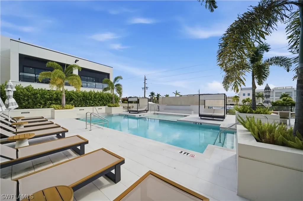 82 9th Street S Naples FL 34102