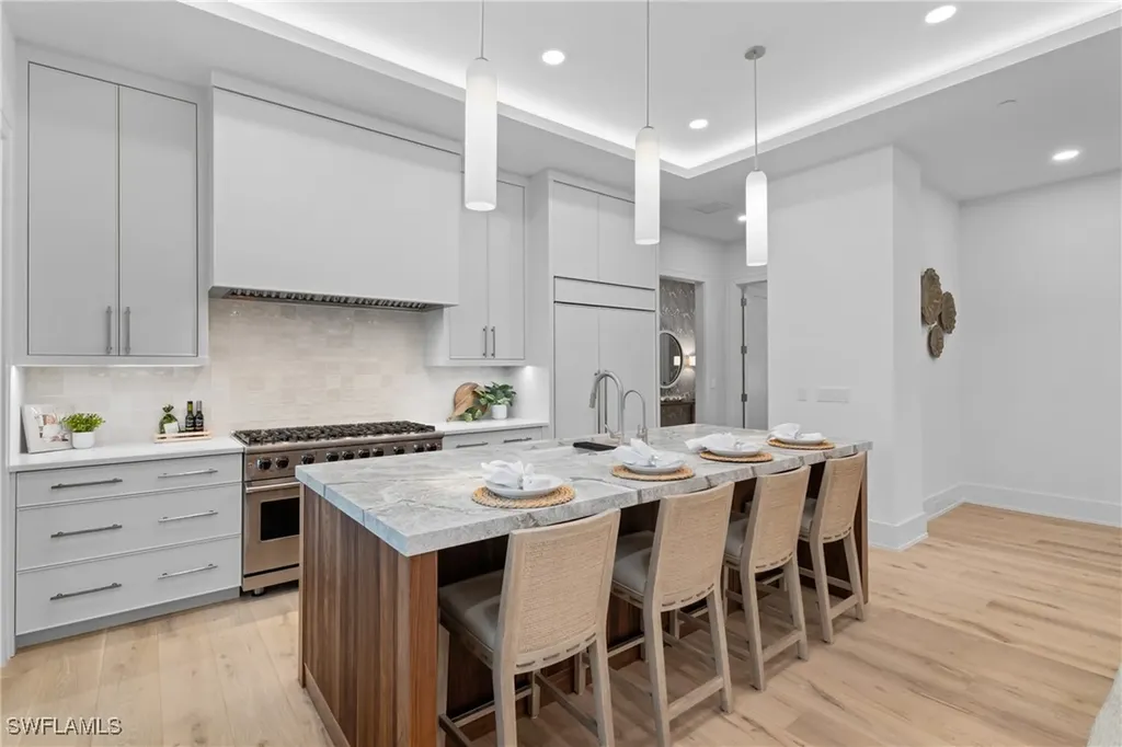 82 9th Street S Naples FL 34102