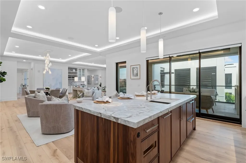 82 9th Street S Naples FL 34102