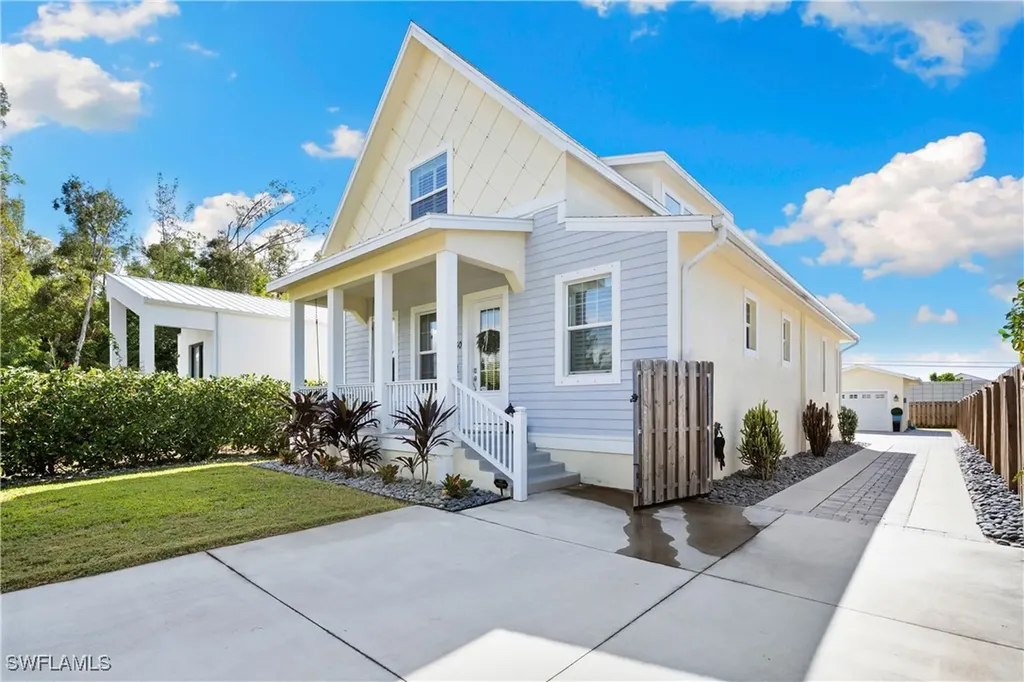 3060 Woodside Avenue Naples FL 34112