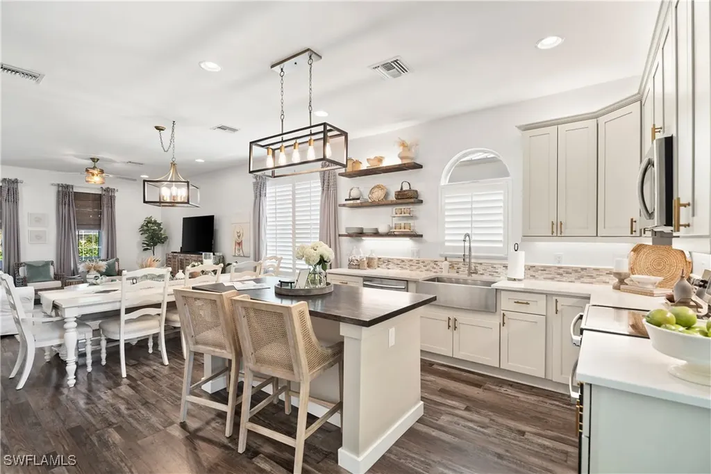 3060 Woodside Avenue Naples FL 34112
