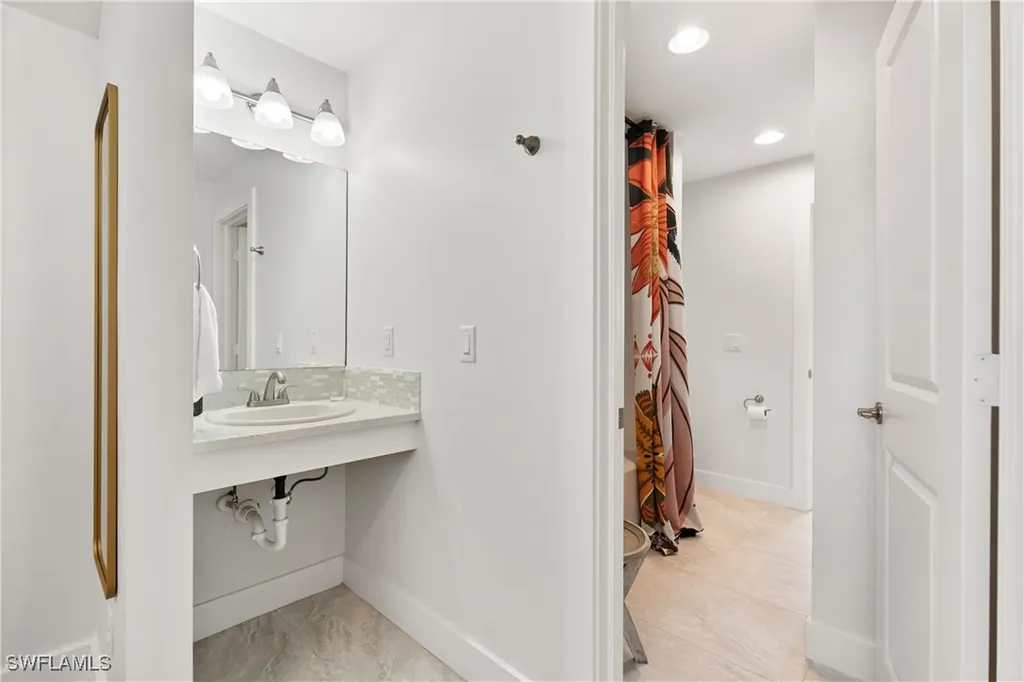 3060 Woodside Avenue Naples FL 34112