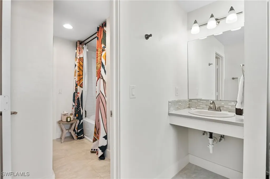3060 Woodside Avenue Naples FL 34112
