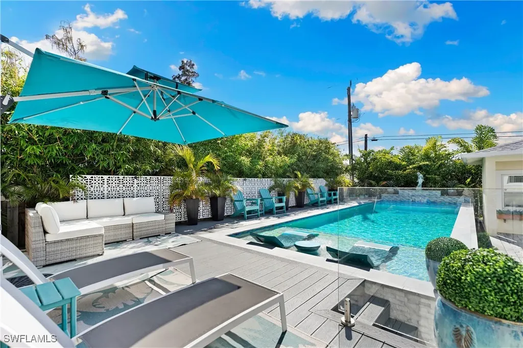 3060 Woodside Avenue Naples FL 34112