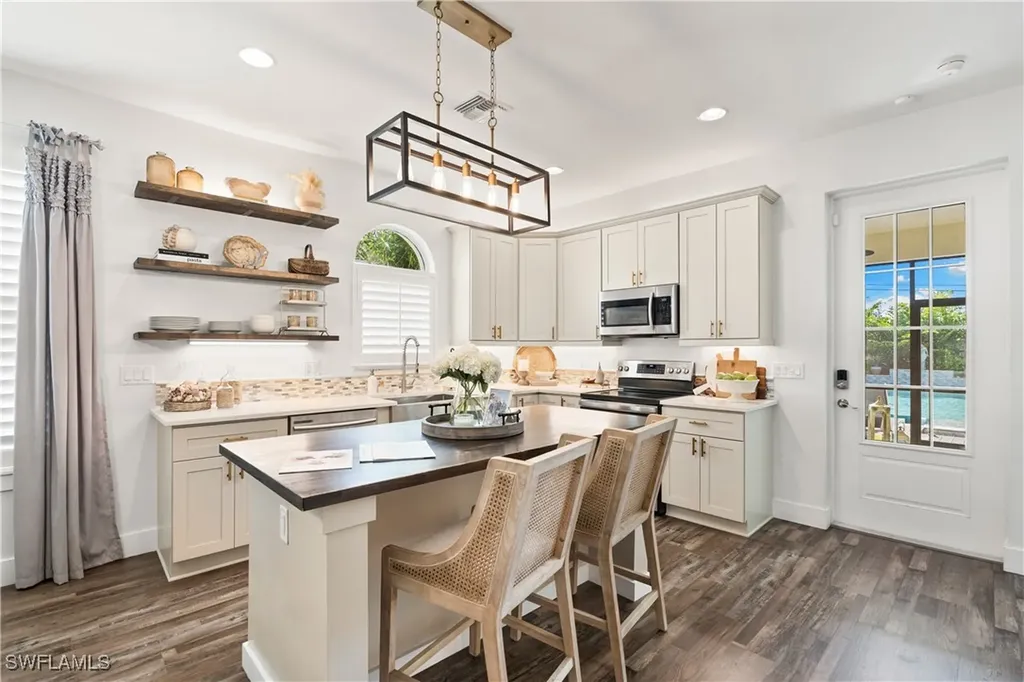 3060 Woodside Avenue Naples FL 34112