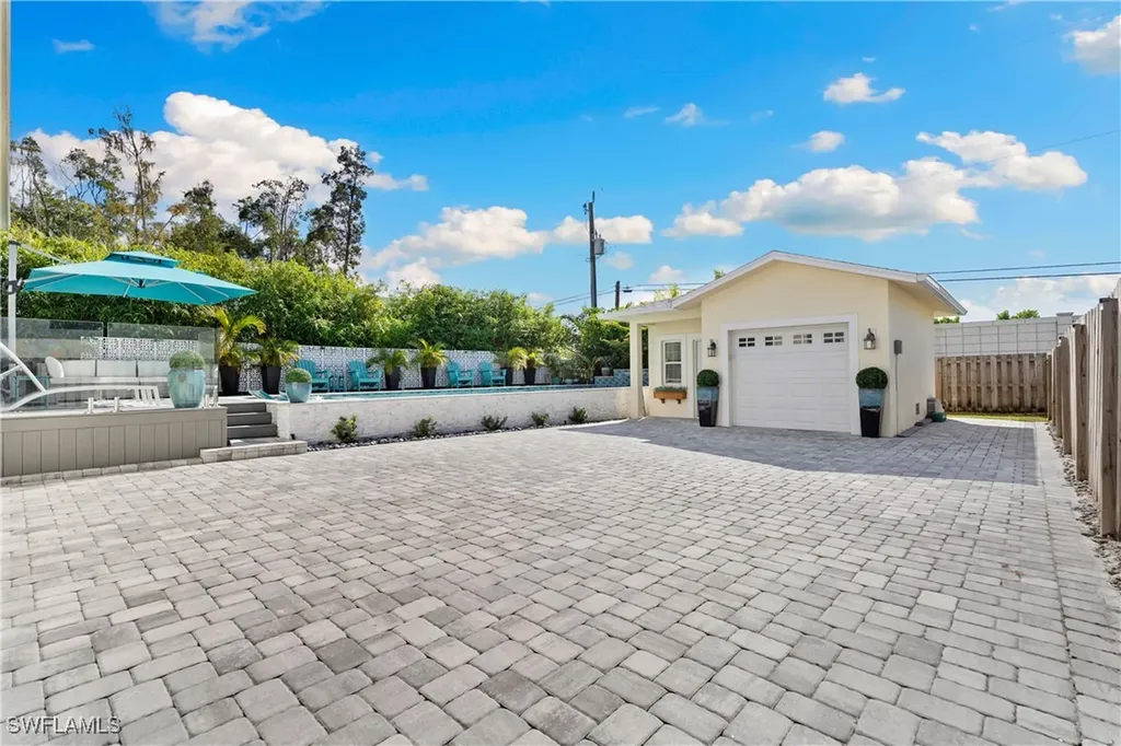 3060 Woodside Avenue Naples FL 34112