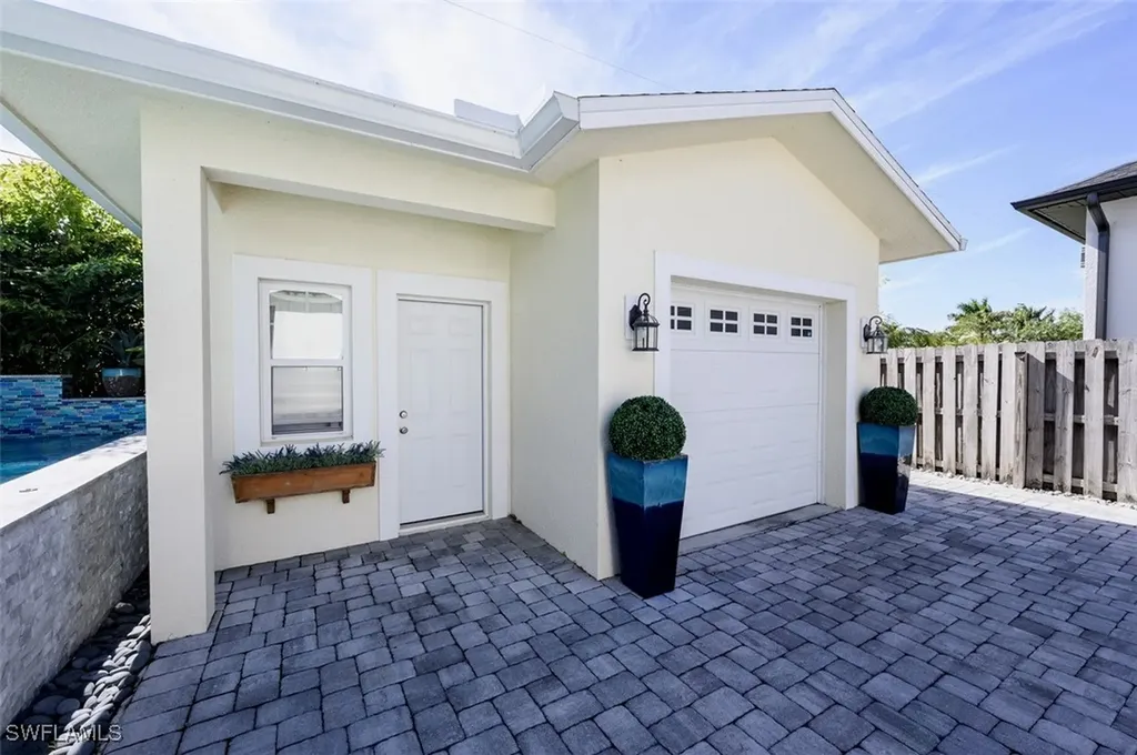 3060 Woodside Avenue Naples FL 34112