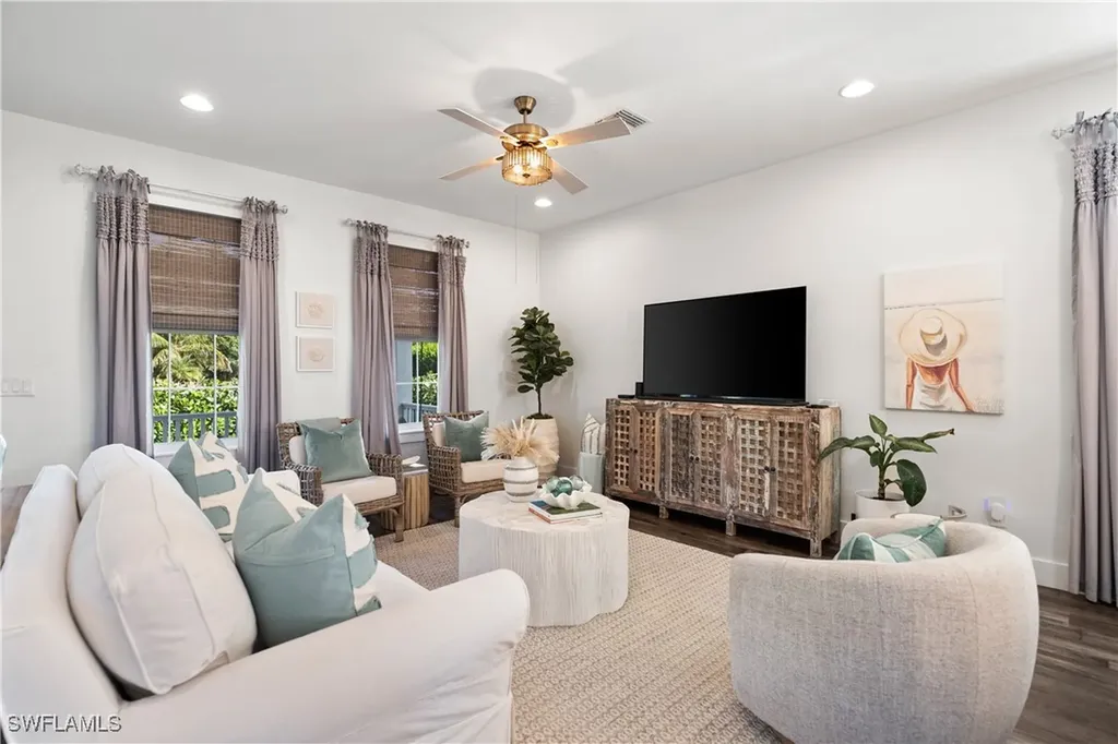 3060 Woodside Avenue Naples FL 34112