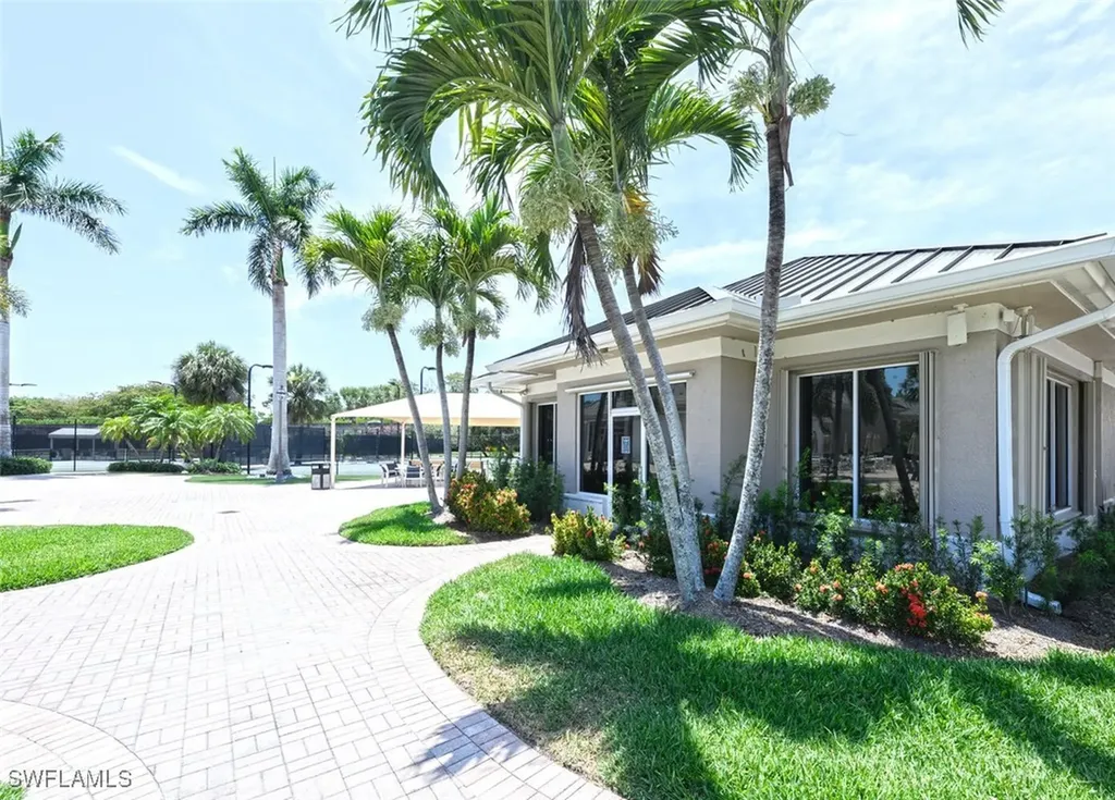 1590 Clermont Drive Naples FL 34109