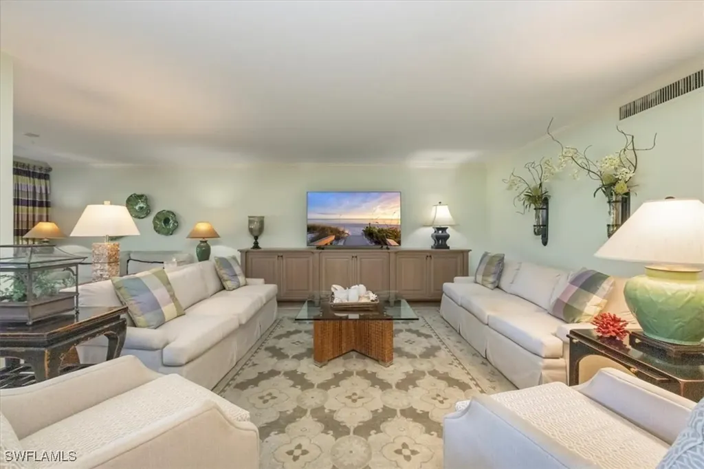 103 Clubhouse Drive Naples FL 34105
