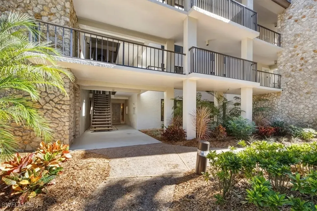 103 Clubhouse Drive Naples FL 34105