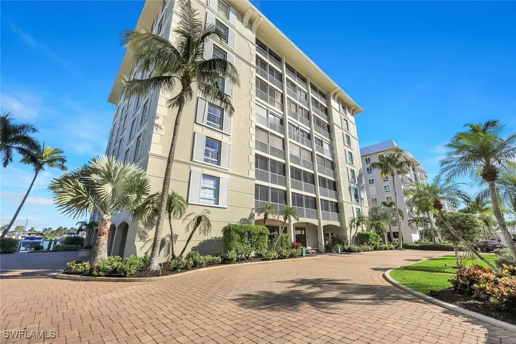 2750 Gulf Shore Boulevard N Naples FL 34103