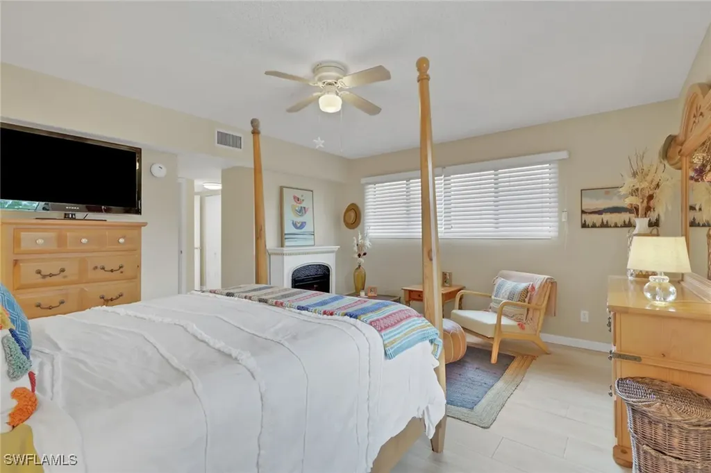 120 Cypress Way E Naples FL 34110