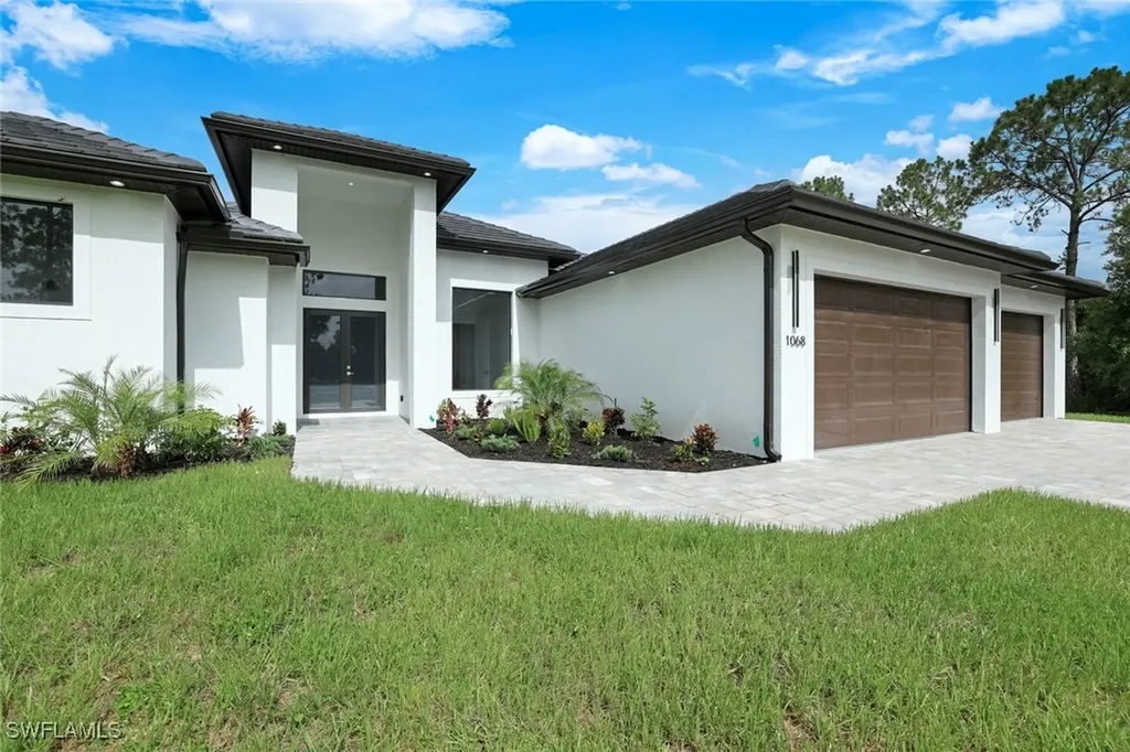 Naples FL, 1068 16TH Street NE