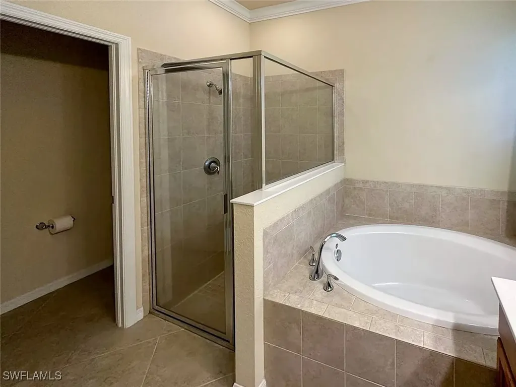 2350 Heydon Circle E Naples FL 34120