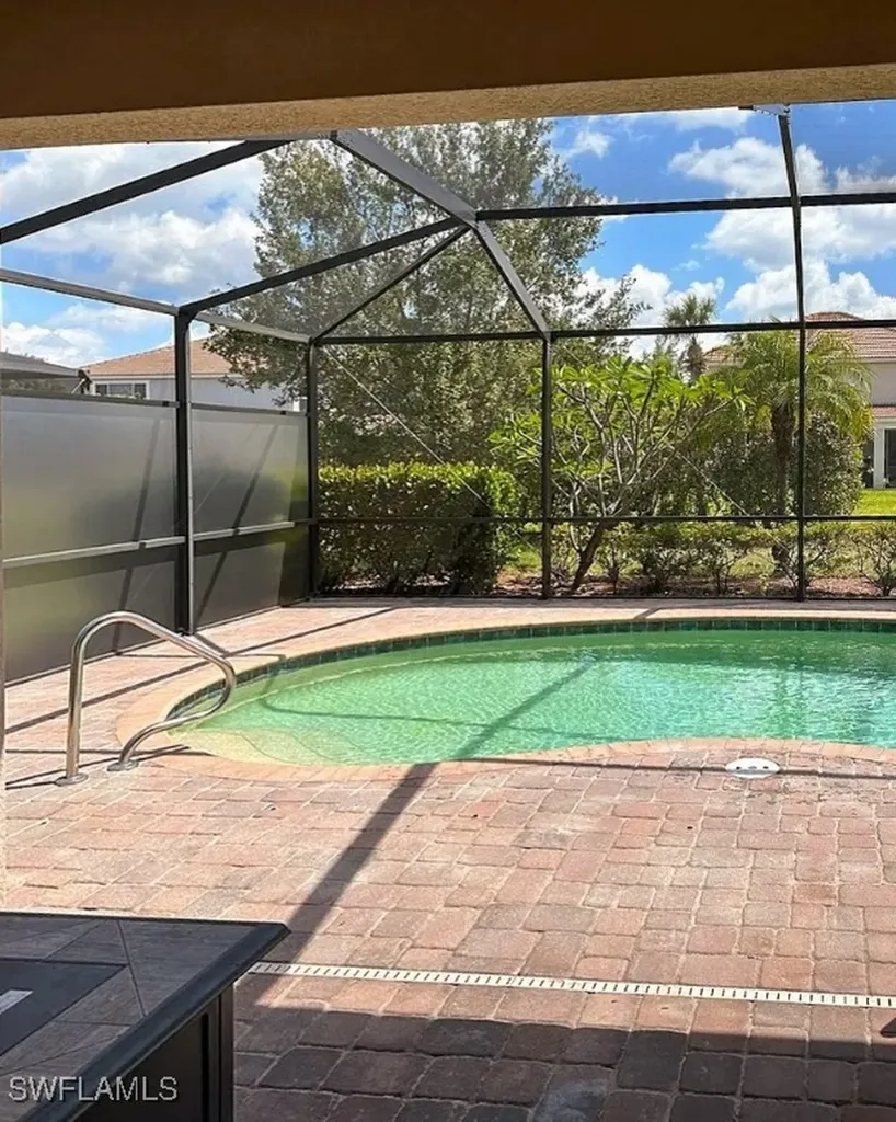 2350 Heydon Circle E Naples FL 34120