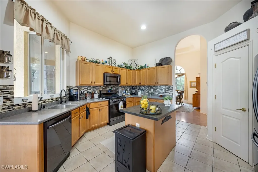 1860 22nd Avenue NE Naples FL 34120