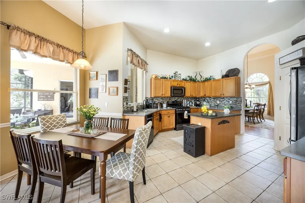 1860 22nd Avenue NE Naples FL 34120