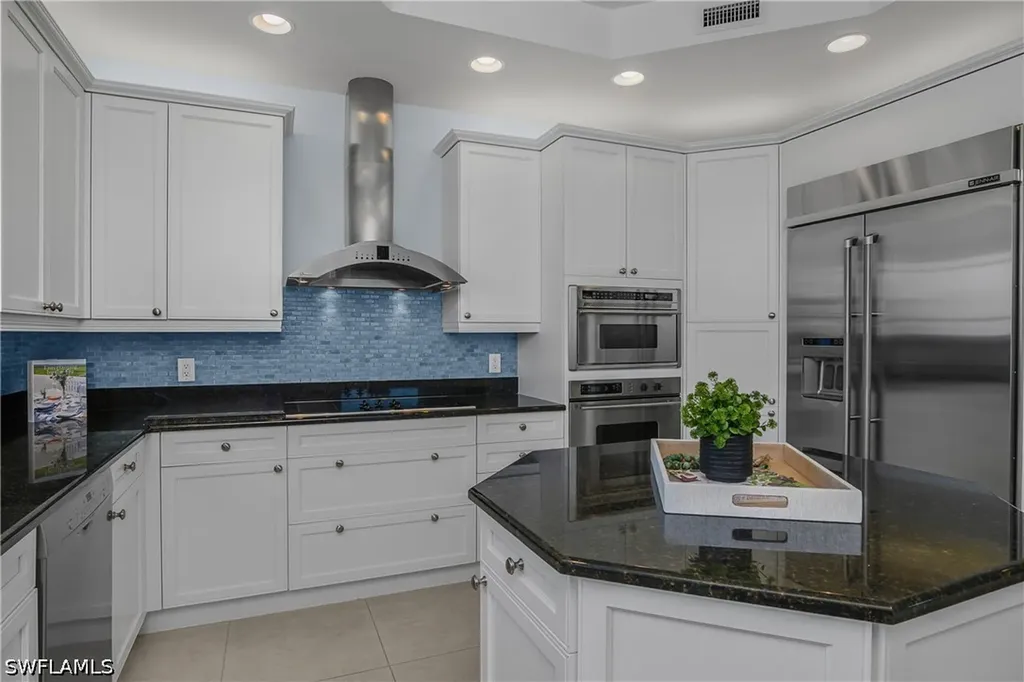 455 Cove Tower Drive Naples FL 34110