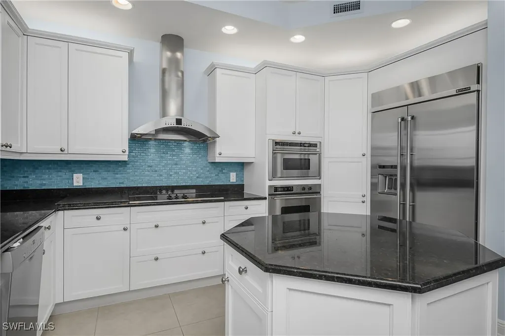 455 Cove Tower Drive Naples FL 34110