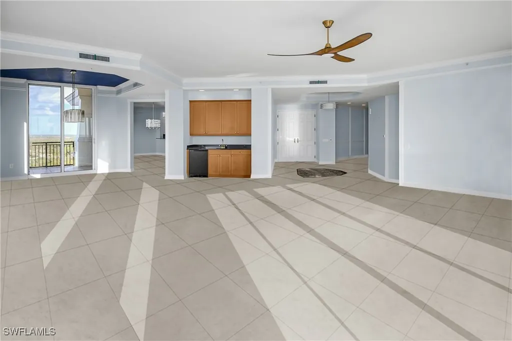 455 Cove Tower Drive Naples FL 34110