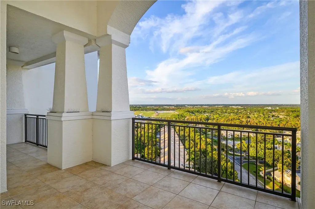 455 Cove Tower Drive Naples FL 34110