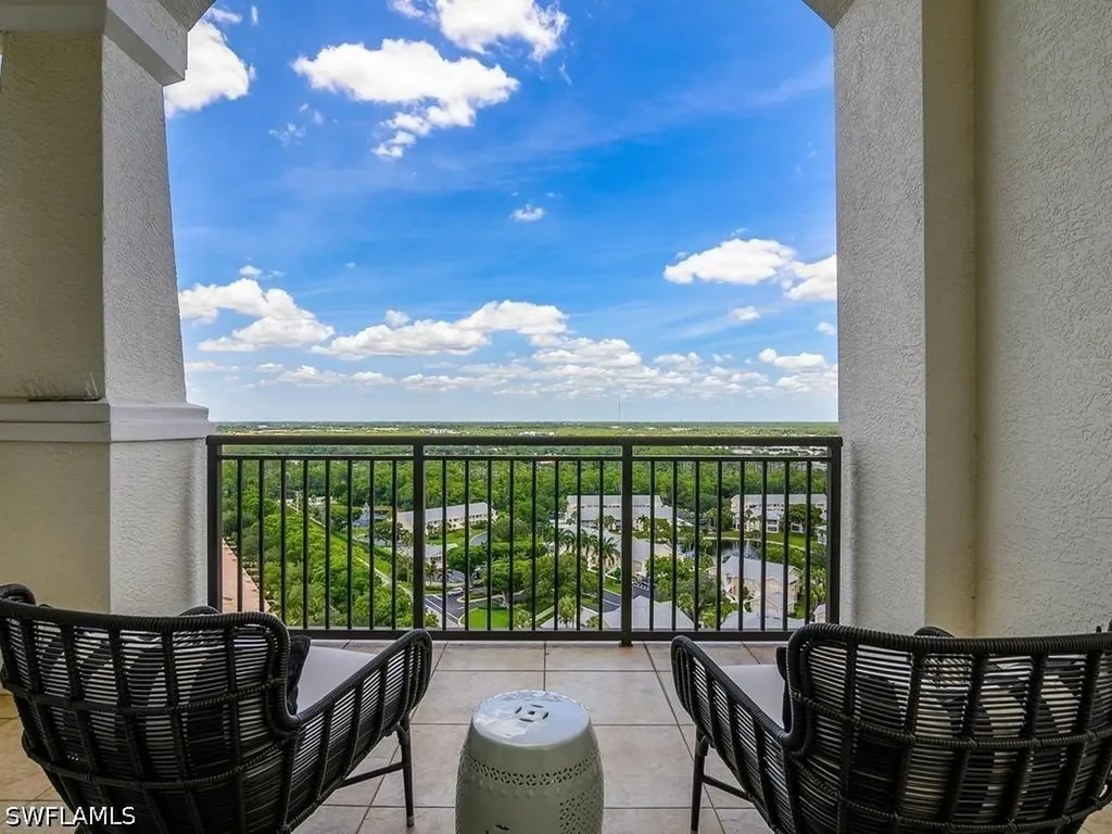 455 Cove Tower Drive Naples FL 34110
