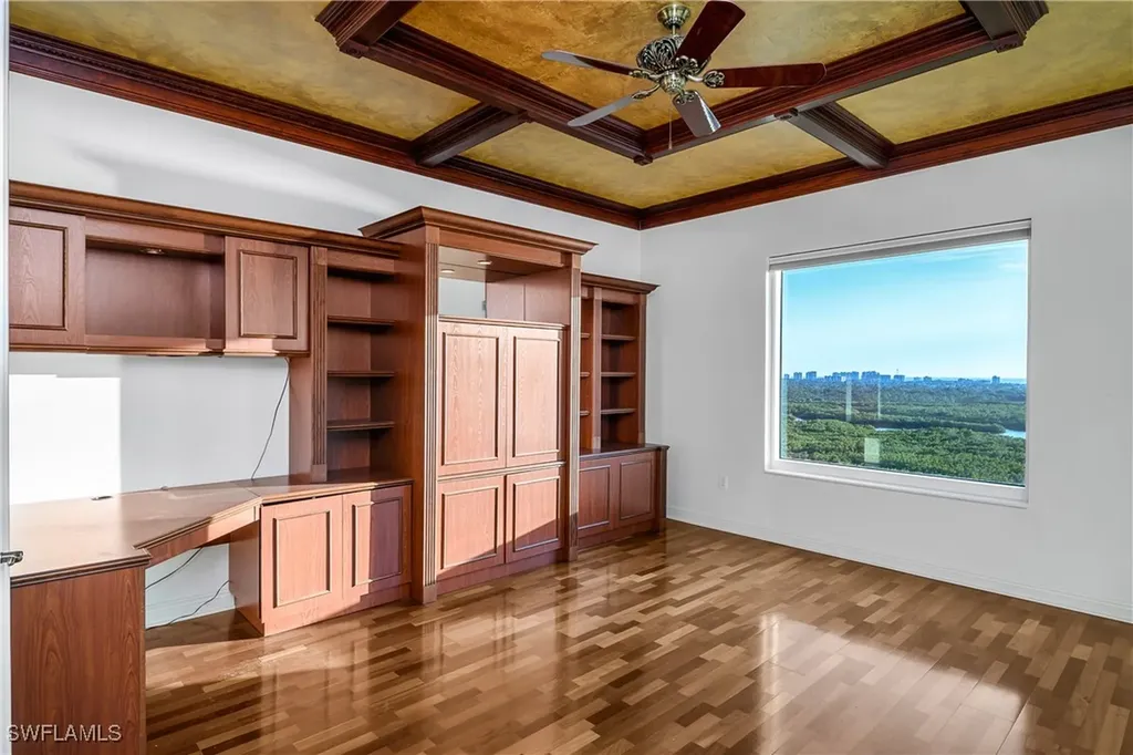 455 Cove Tower Drive Naples FL 34110