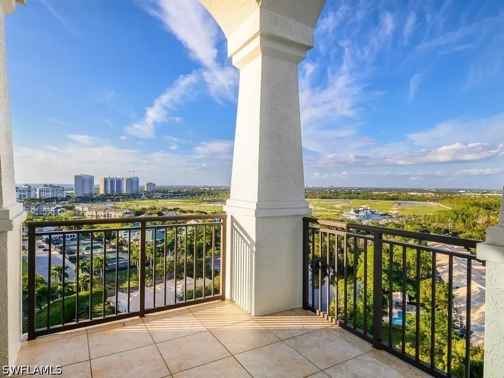 455 Cove Tower Drive Naples FL 34110