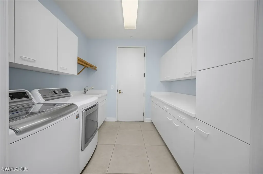 455 Cove Tower Drive Naples FL 34110