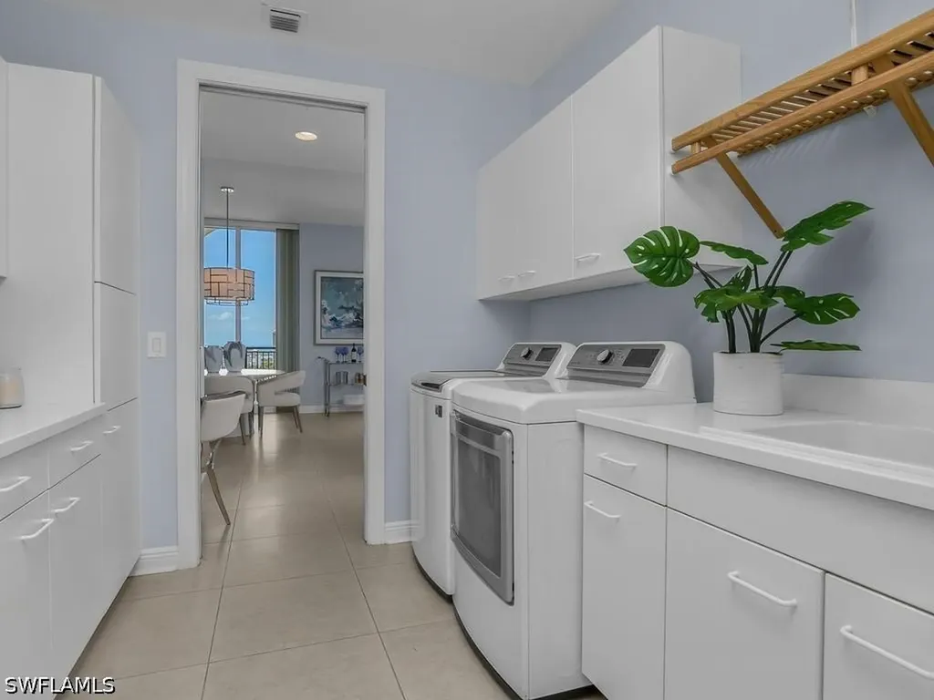 455 Cove Tower Drive Naples FL 34110