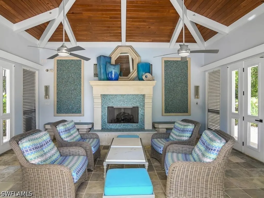 455 Cove Tower Drive Naples FL 34110