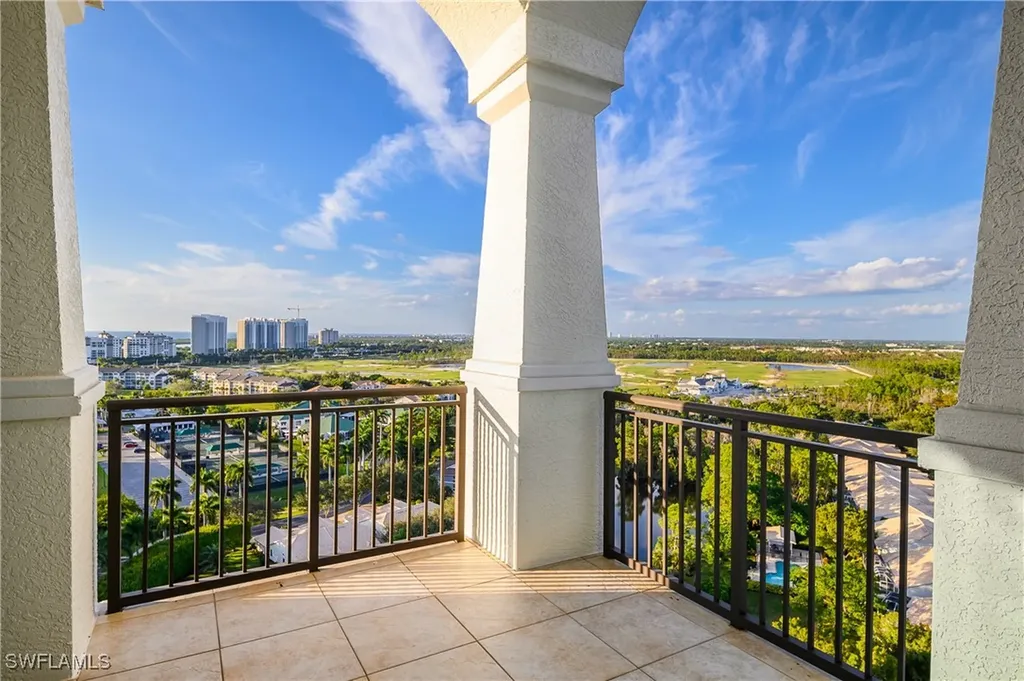 455 Cove Tower Drive Naples FL 34110