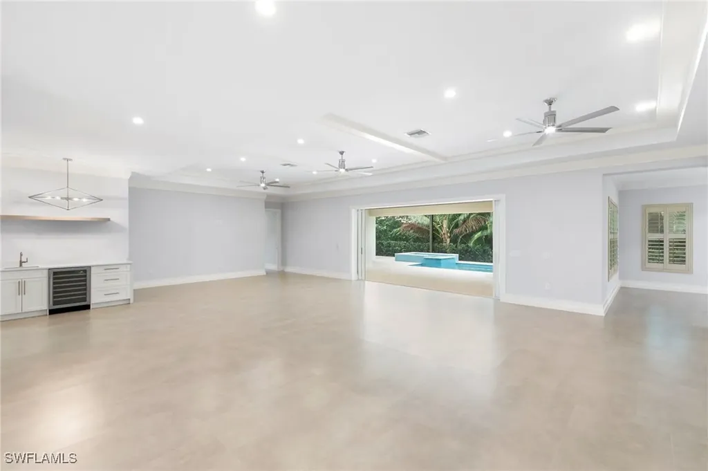 1086 Michigan Avenue Naples FL 34103
