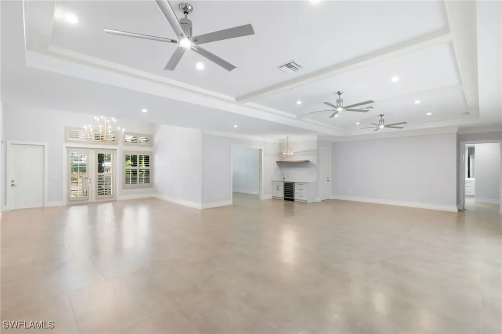 1086 Michigan Avenue Naples FL 34103