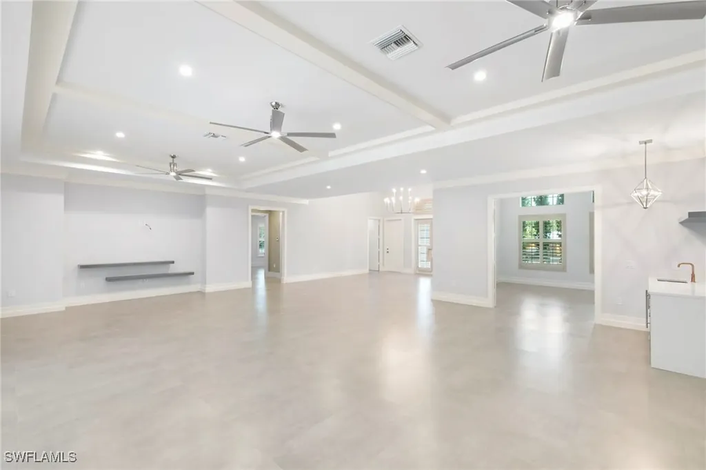 1086 Michigan Avenue Naples FL 34103