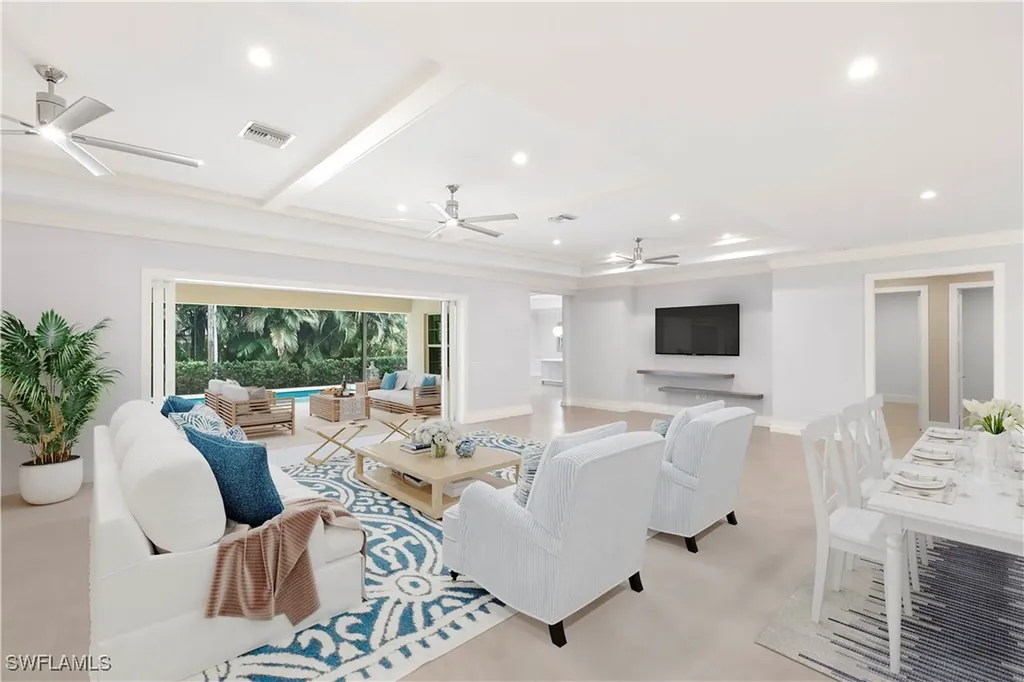 1086 Michigan Avenue Naples FL 34103