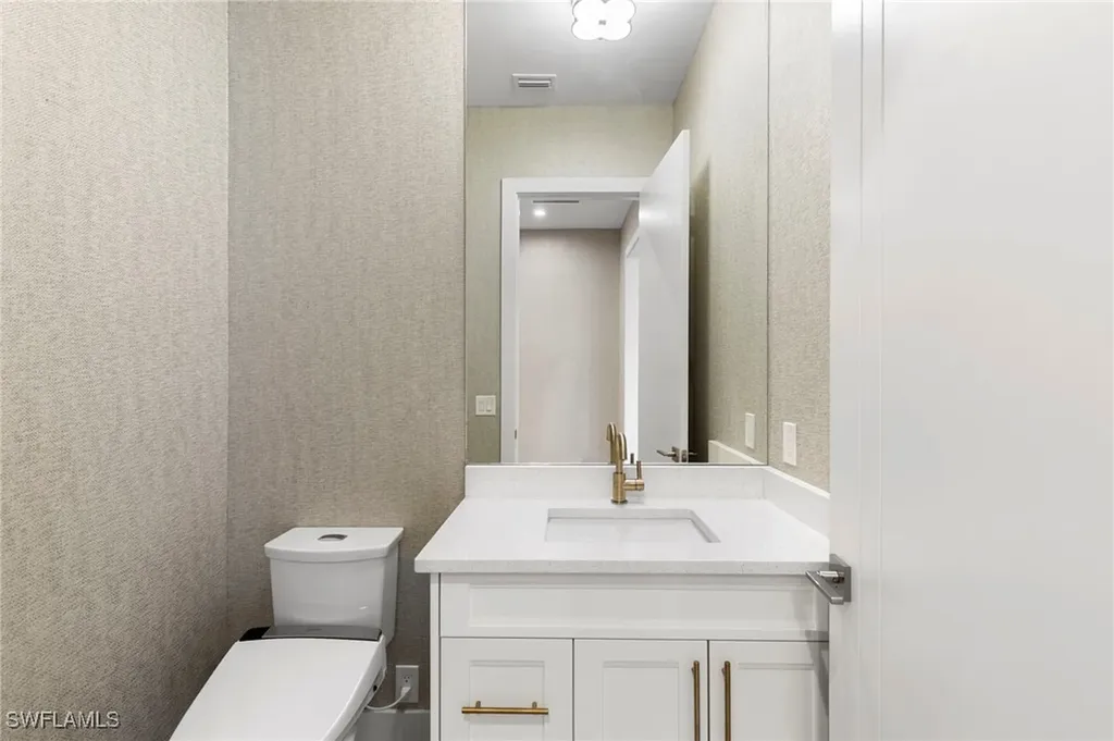 1086 Michigan Avenue Naples FL 34103