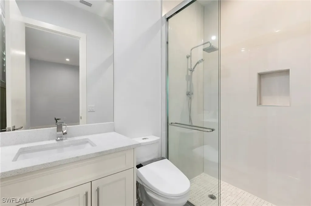1086 Michigan Avenue Naples FL 34103
