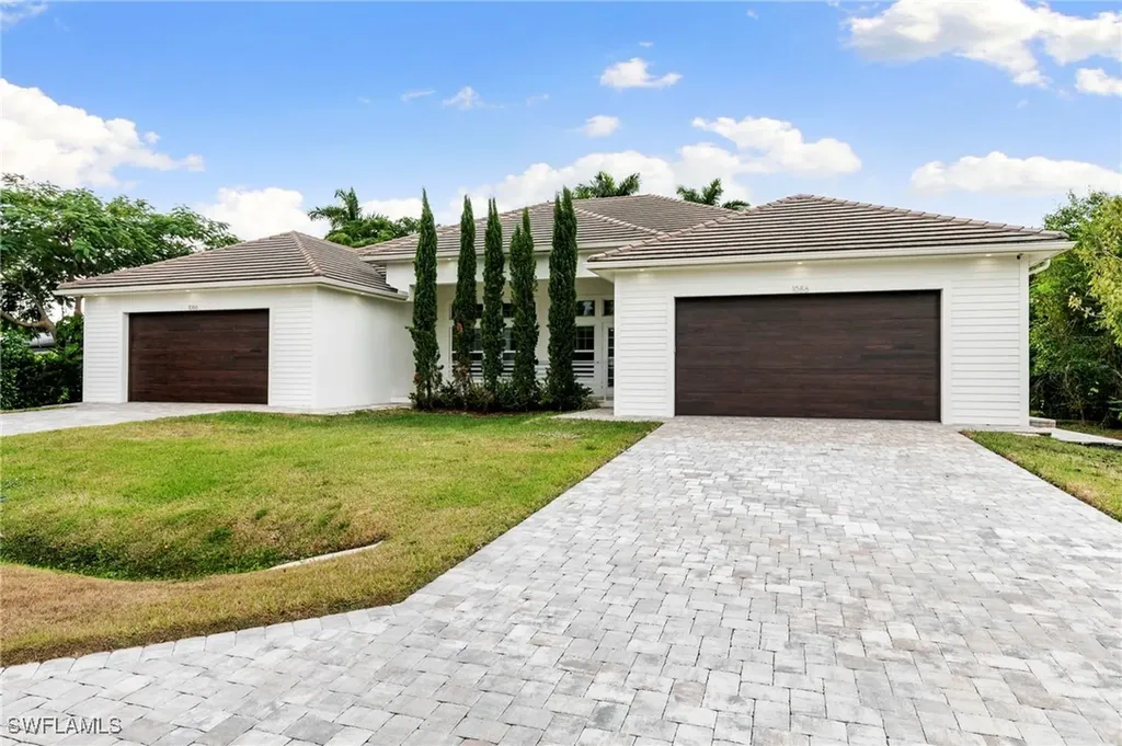 1086 Michigan Avenue Naples FL 34103