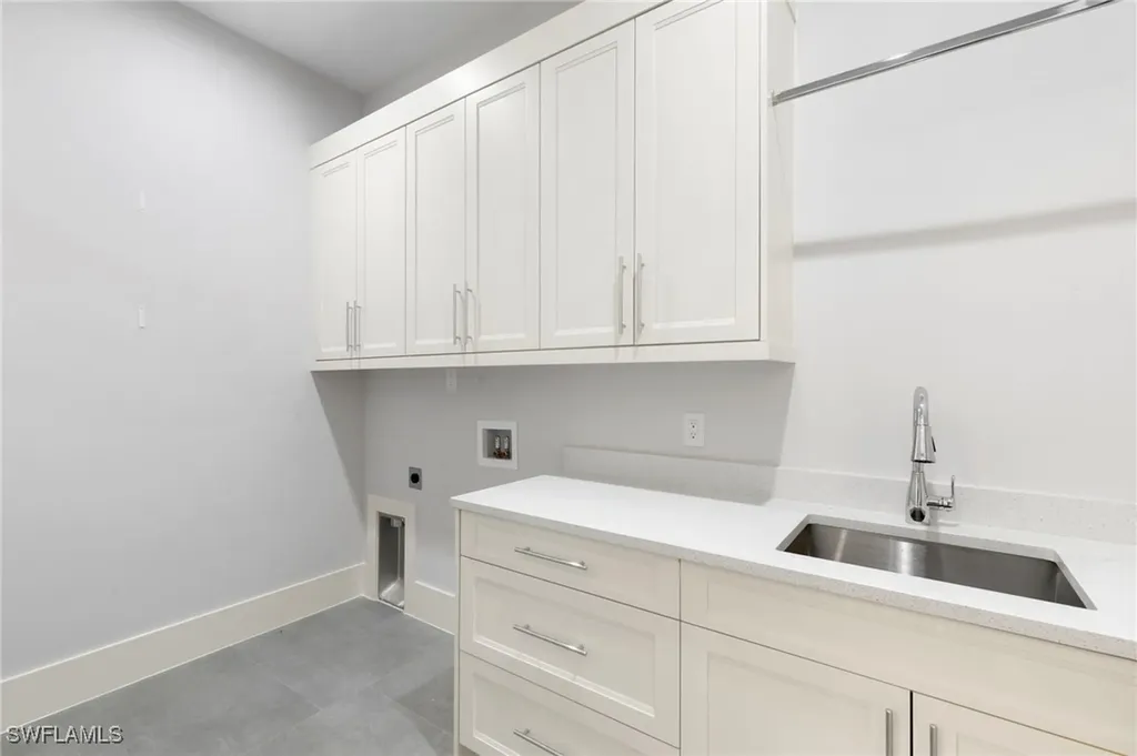 1086 Michigan Avenue Naples FL 34103