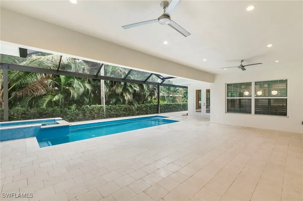 1086 Michigan Avenue Naples FL 34103