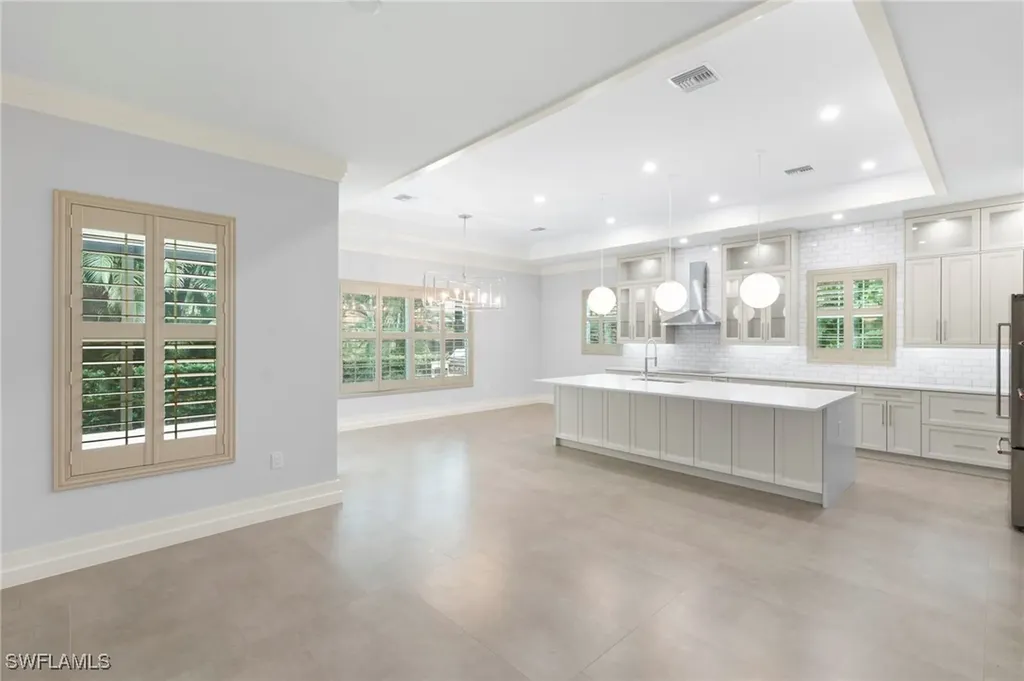 1086 Michigan Avenue Naples FL 34103